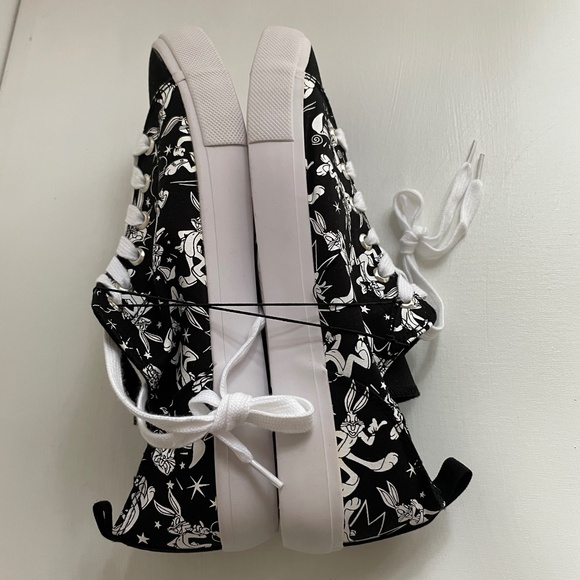 Looney Tunes Bugs Bunny Womens 11.5 Canvas Sneaker Low Cut Fun Cartoons Bold - Picture 6 of 13